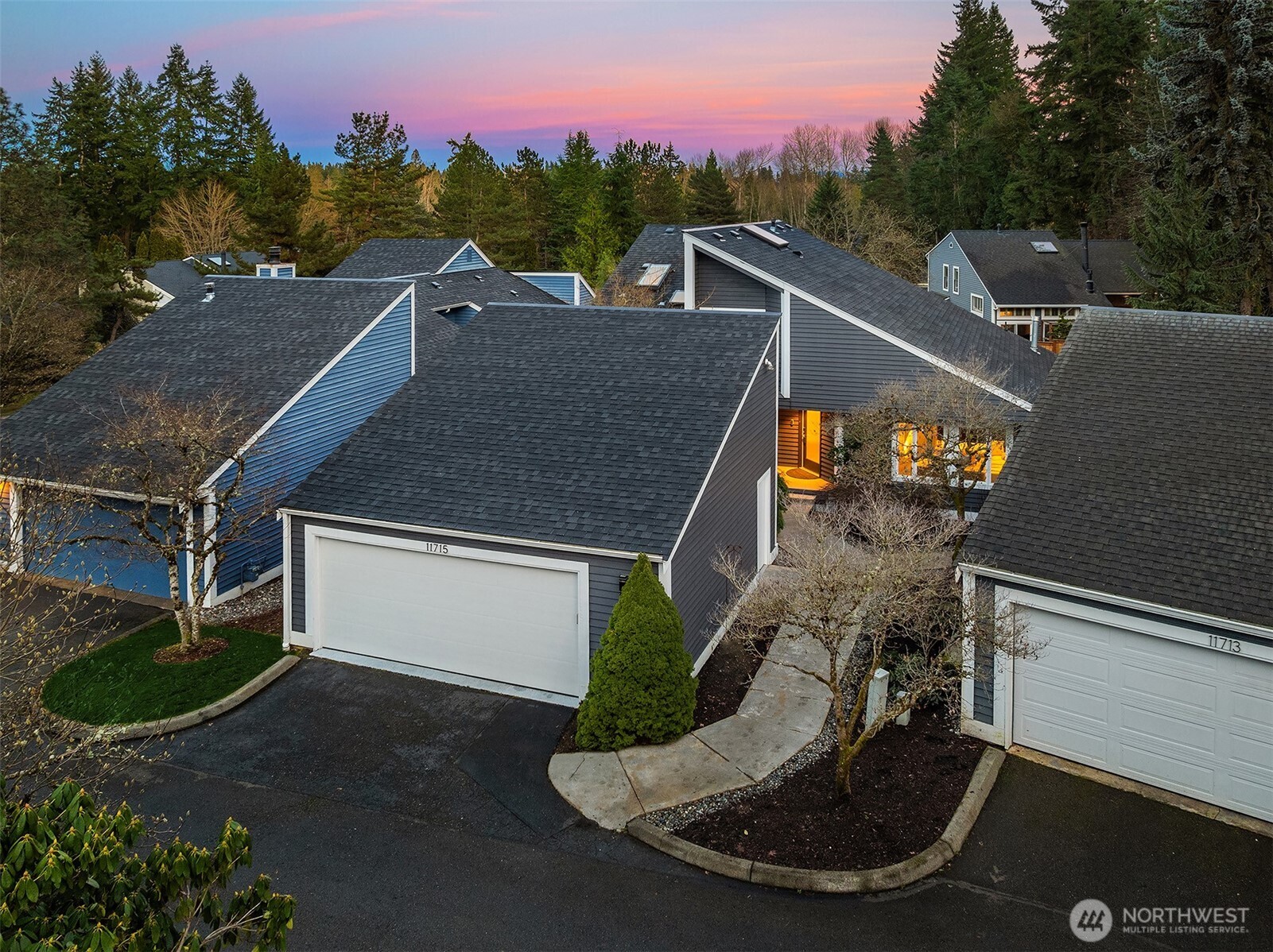 11715 NE 105th Lane , Kirkland, WA 98033-5039