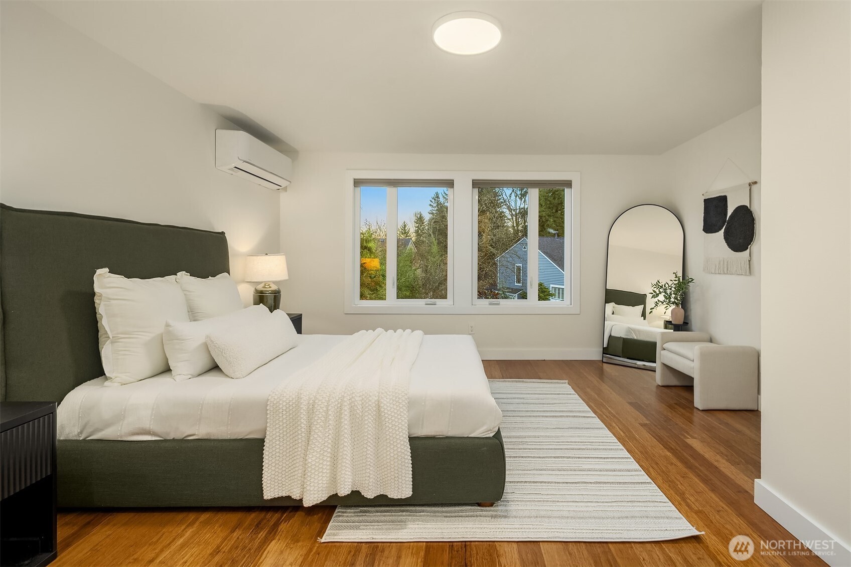 11715 NE 105th Lane , Kirkland, WA 98033-5039