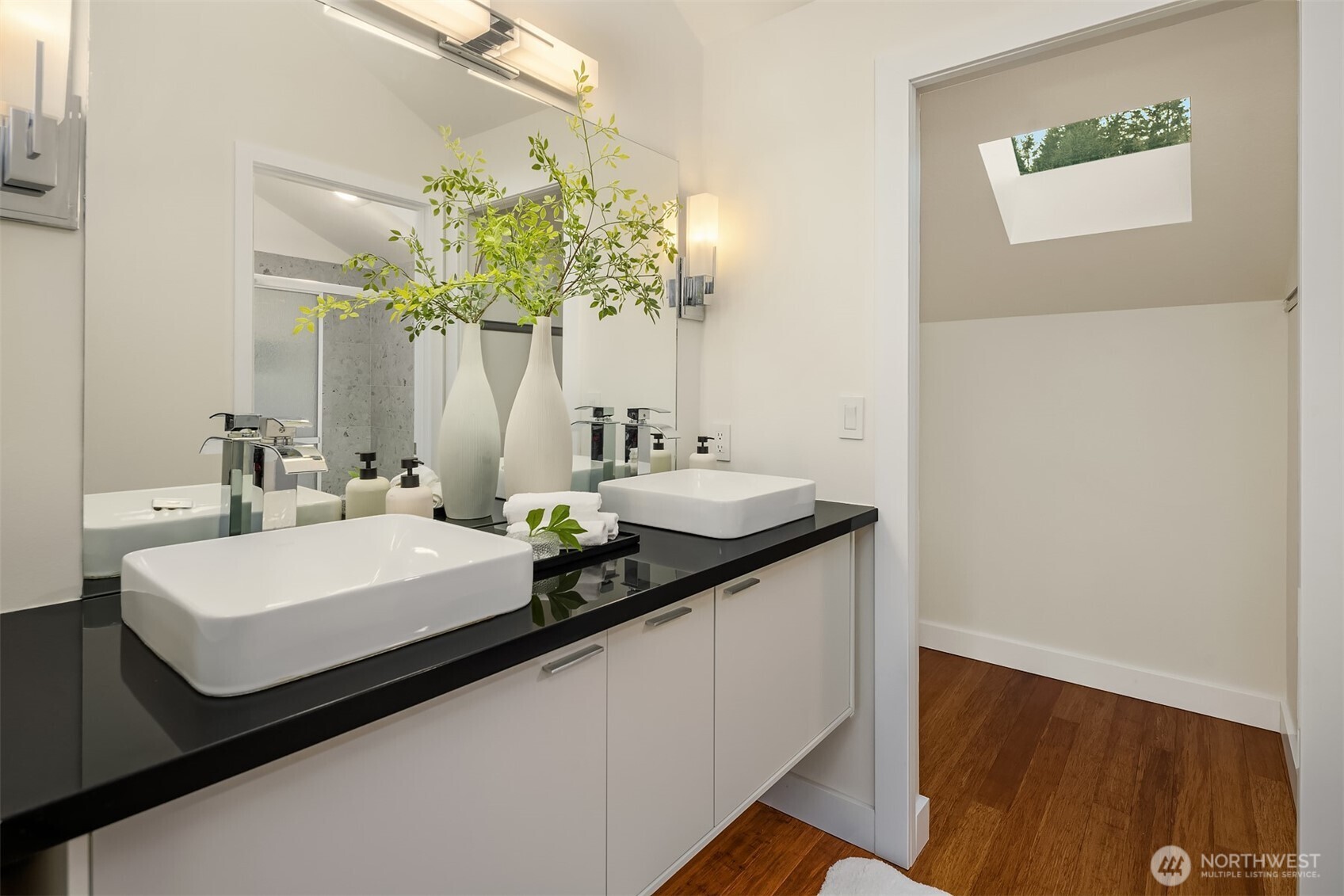 11715 NE 105th Lane , Kirkland, WA 98033-5039