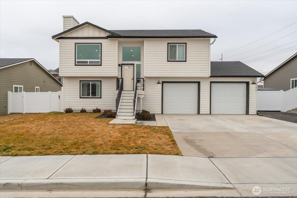 2479 3RD Street SE, East Wenatchee, WA 98802