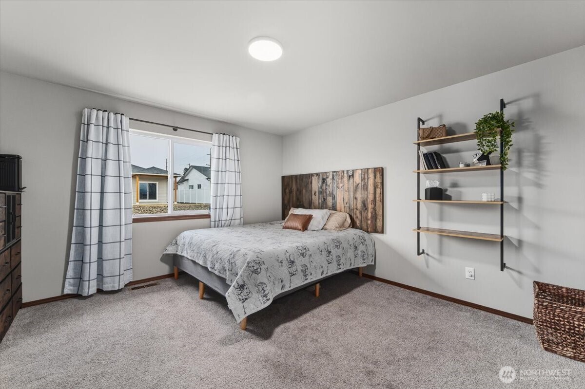 2479 3RD Street SE, East Wenatchee, WA 98802