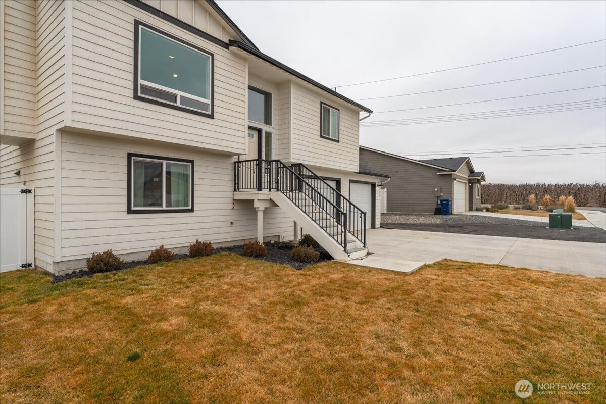 2479 3RD Street SE, East Wenatchee, WA 98802