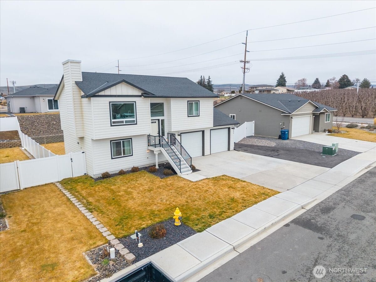2479 3RD Street SE, East Wenatchee, WA 98802