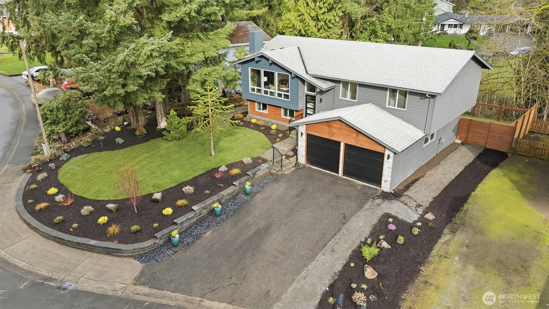 10500 NE 136th Place , Kirkland, WA 98034