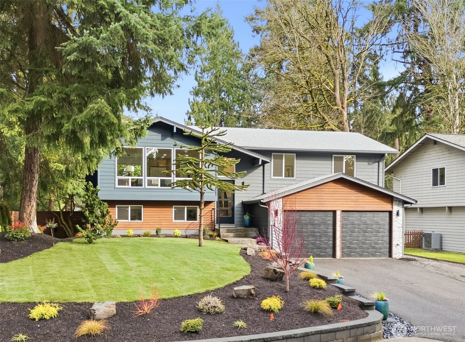 10500 NE 136th Place , Kirkland, WA 98034