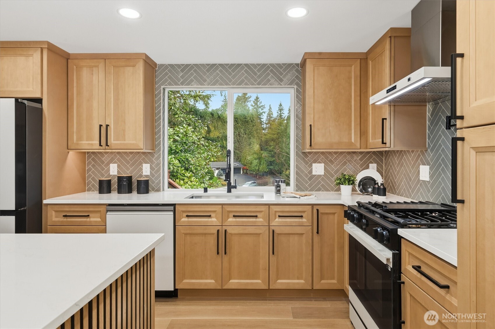 10500 NE 136th Place , Kirkland, WA 98034