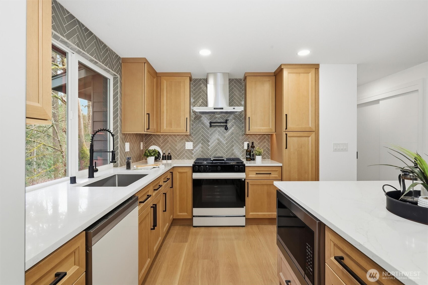 10500 NE 136th Place , Kirkland, WA 98034