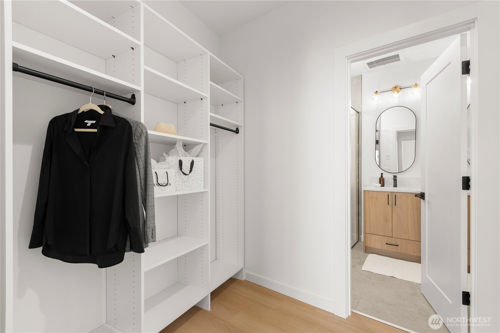 953 N 35th Street , Seattle, WA 98103