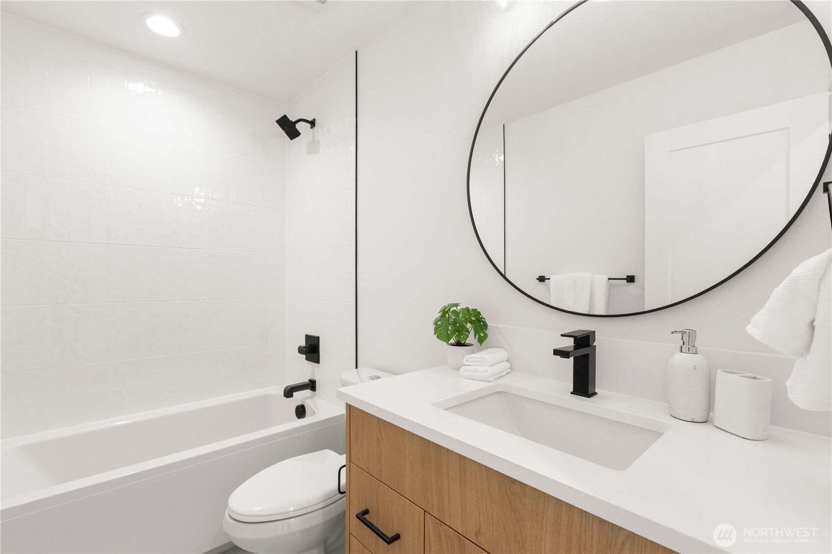 953 N 35th Street , Seattle, WA 98103