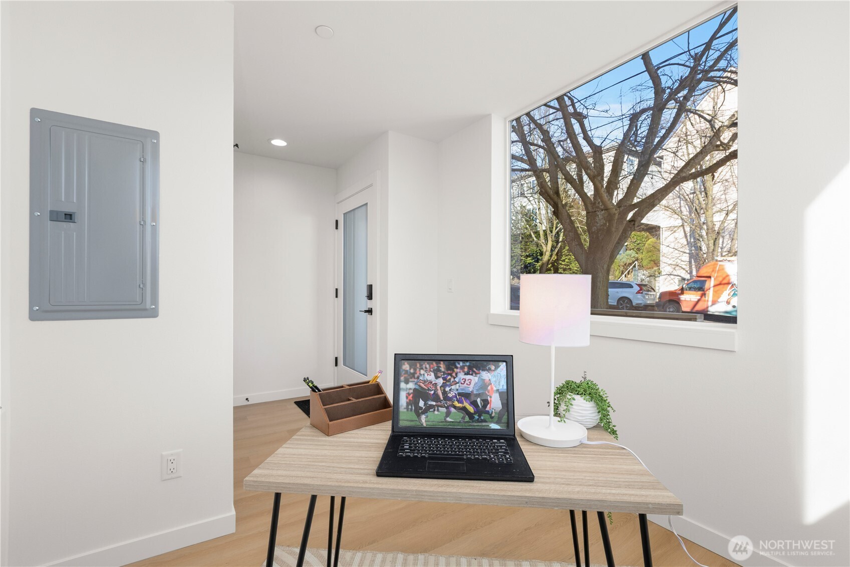 953 N 35th Street , Seattle, WA 98103