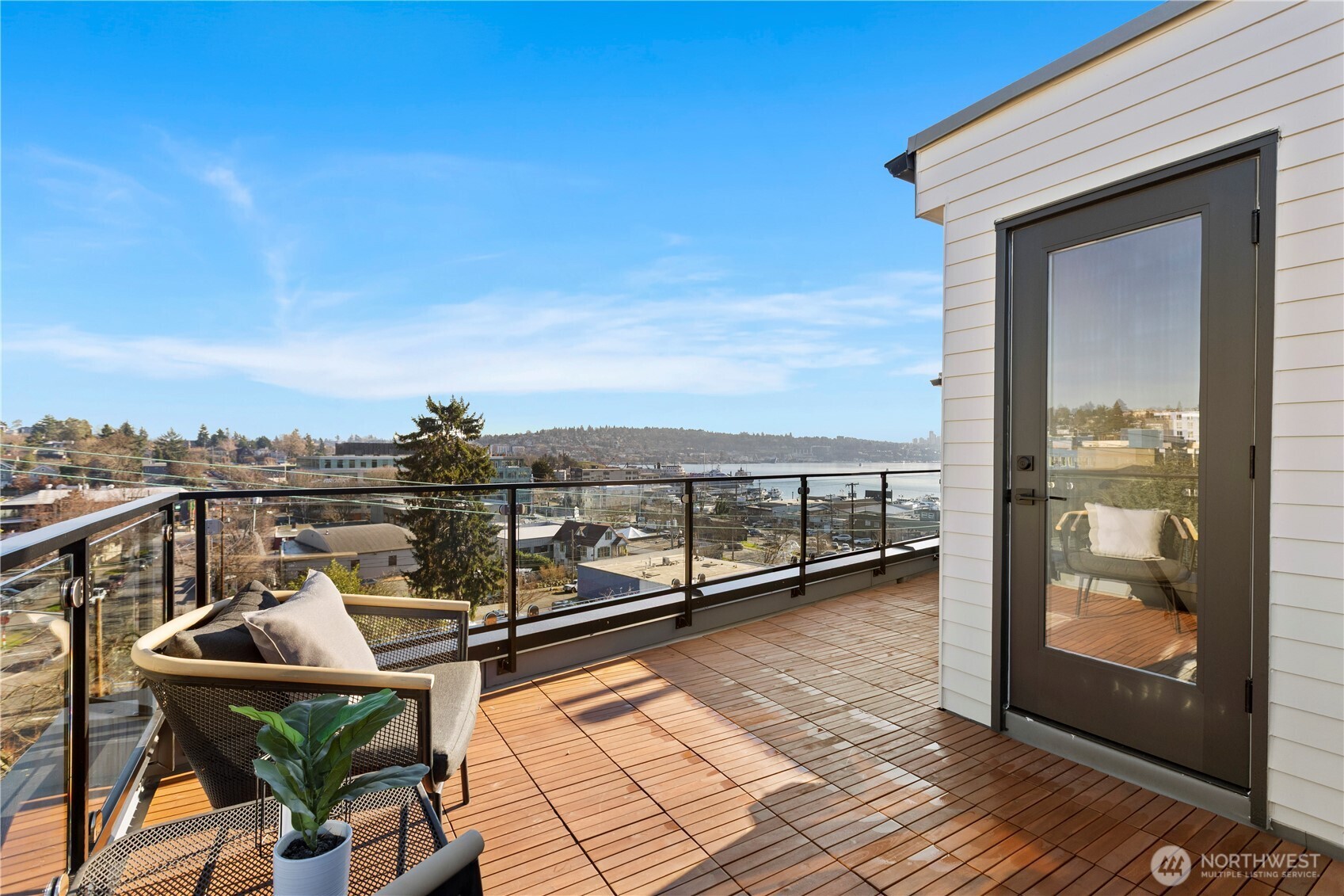 953 N 35th Street , Seattle, WA 98103