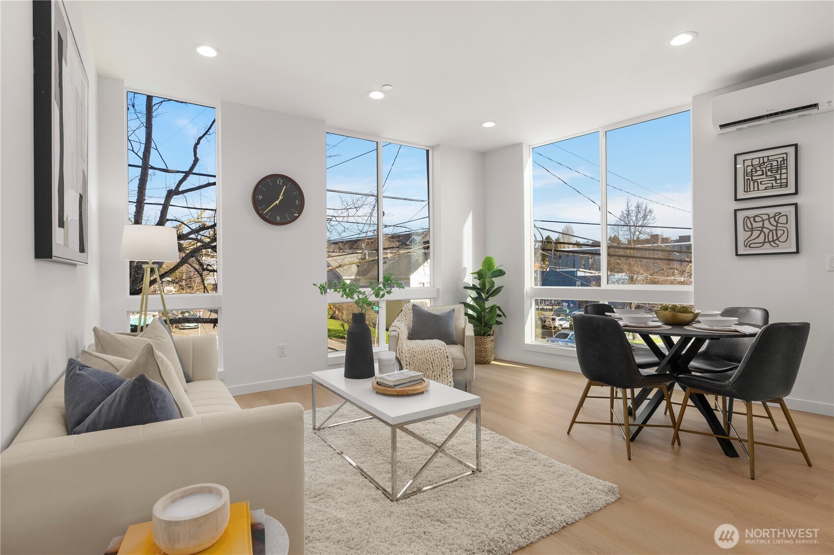 953 N 35th Street , Seattle, WA 98103