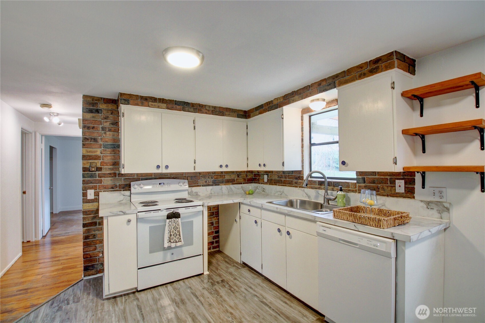 1610 Avon Avenue , Burlington, WA 98233