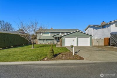 1267 SE Constitution Drive , College Place, WA 99324 - Photo 2