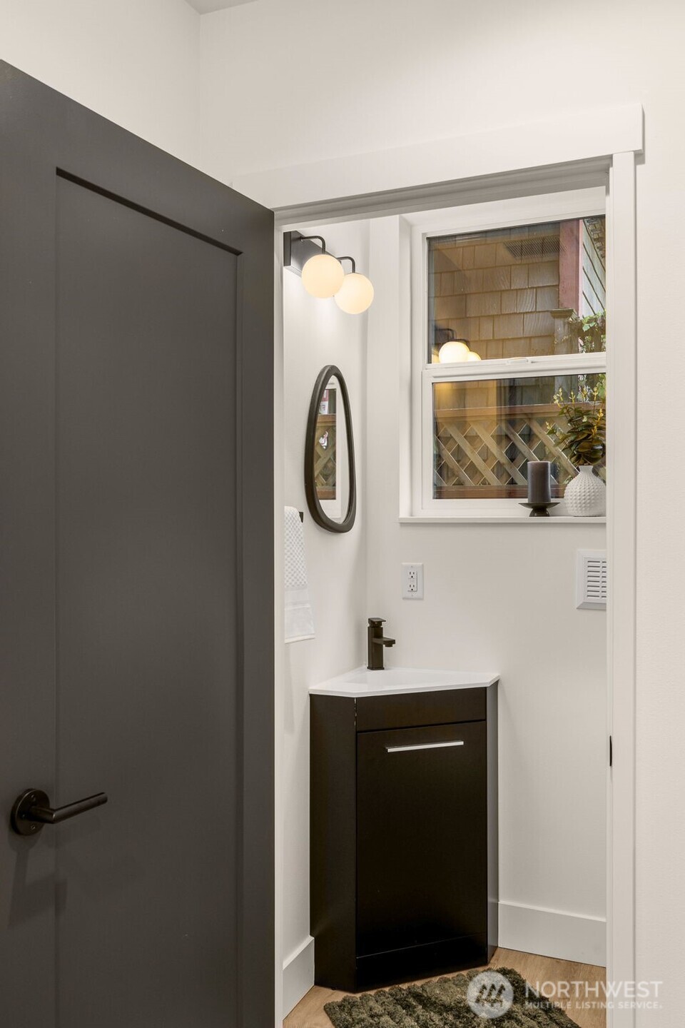 113 24th Avenue E #B, Seattle, WA 98112