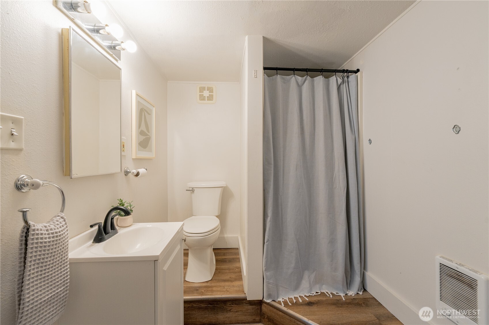 2302 Grand Avenue , Everett, WA 98201