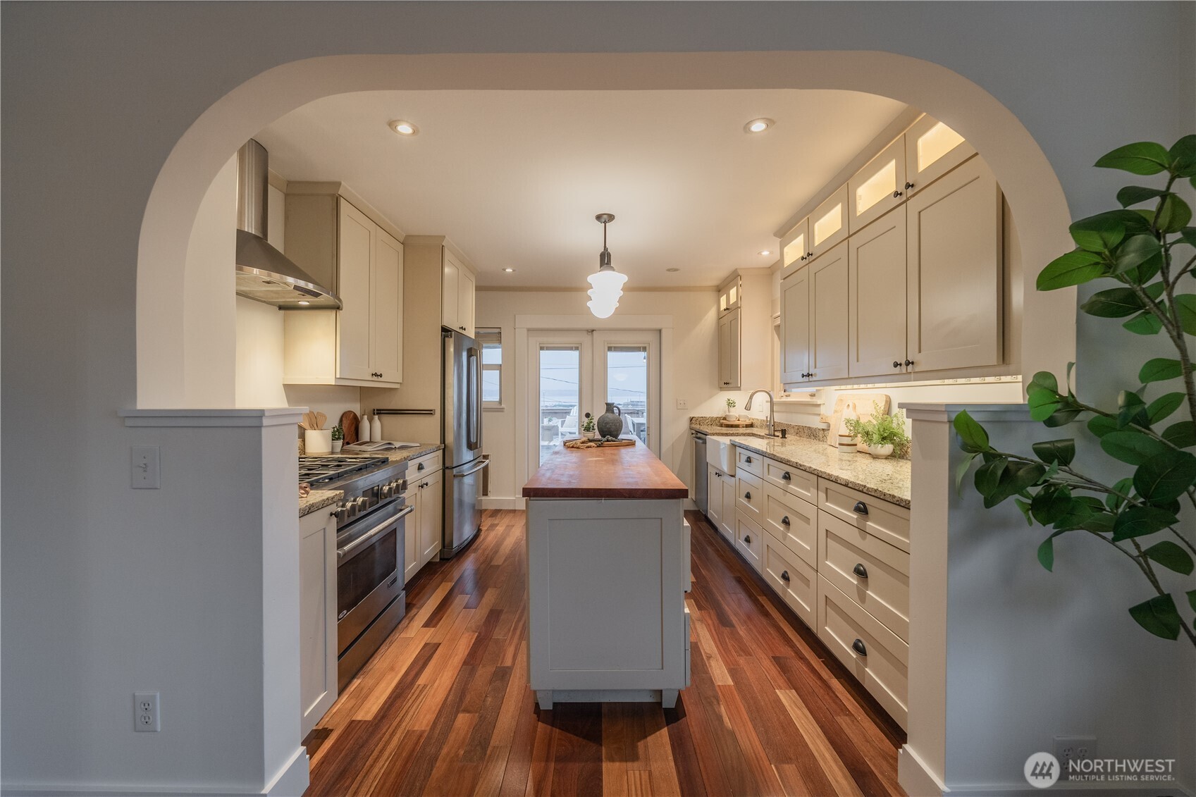 2302 Grand Avenue , Everett, WA 98201