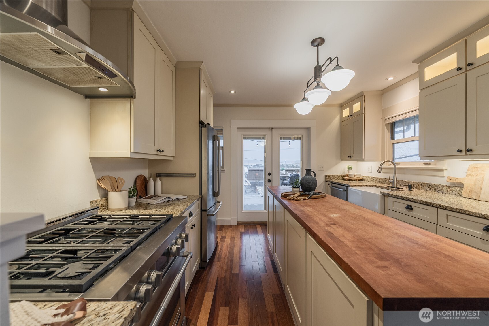 2302 Grand Avenue , Everett, WA 98201