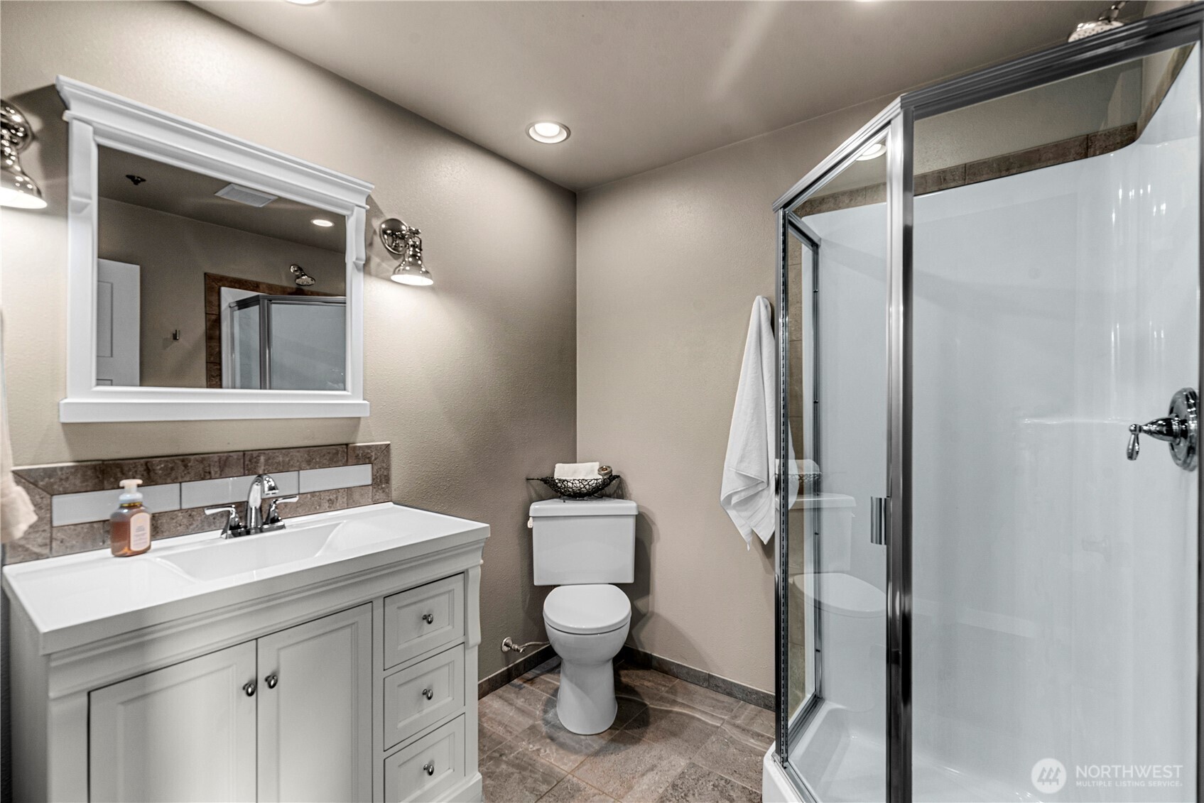 2336 Grand Avenue , East Wenatchee, WA 98802