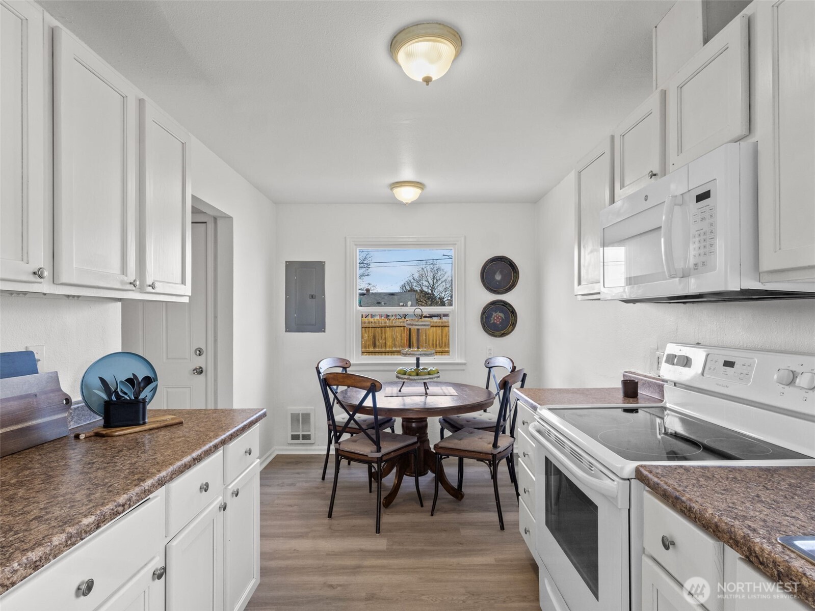 6802 S Oakes Street , Tacoma, WA 98409