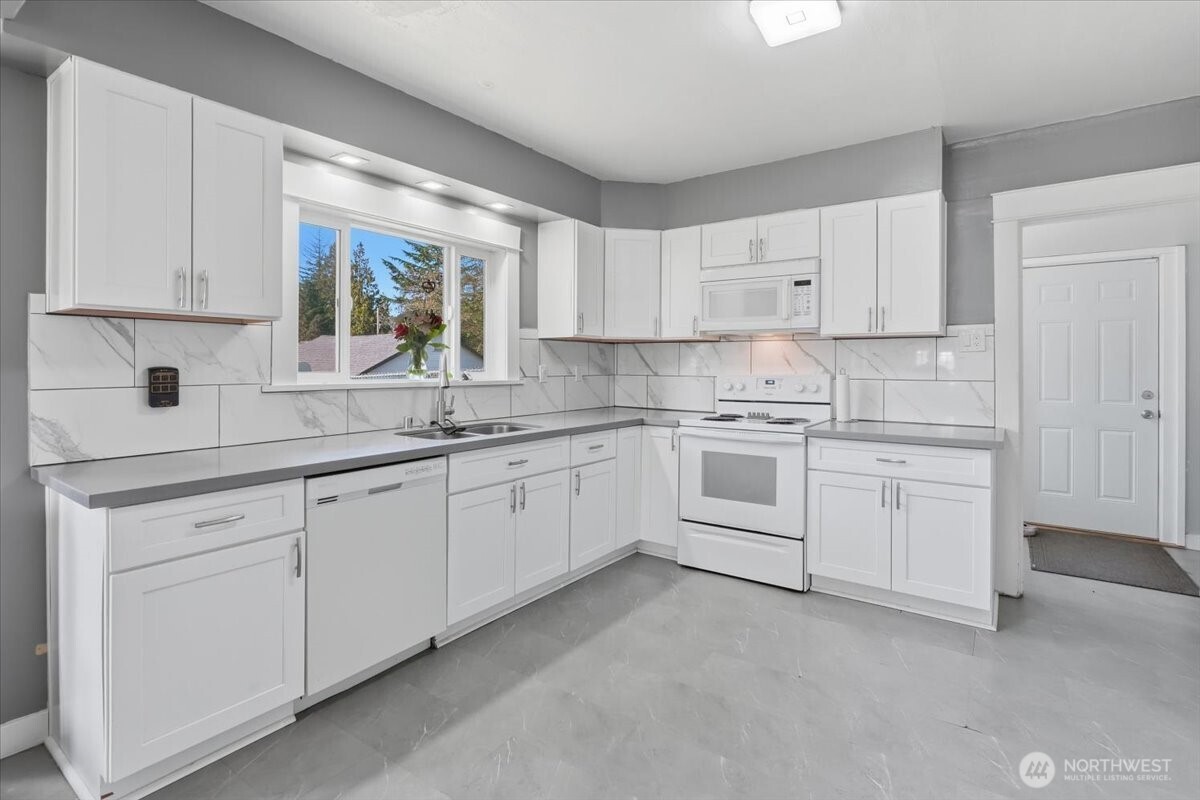 331 100th Street S, Parkland, WA 98444