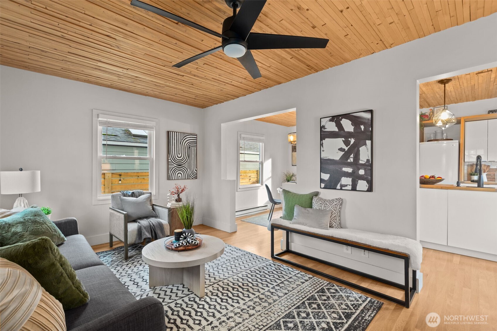 3915 SW Hinds Street , Seattle, WA 98116