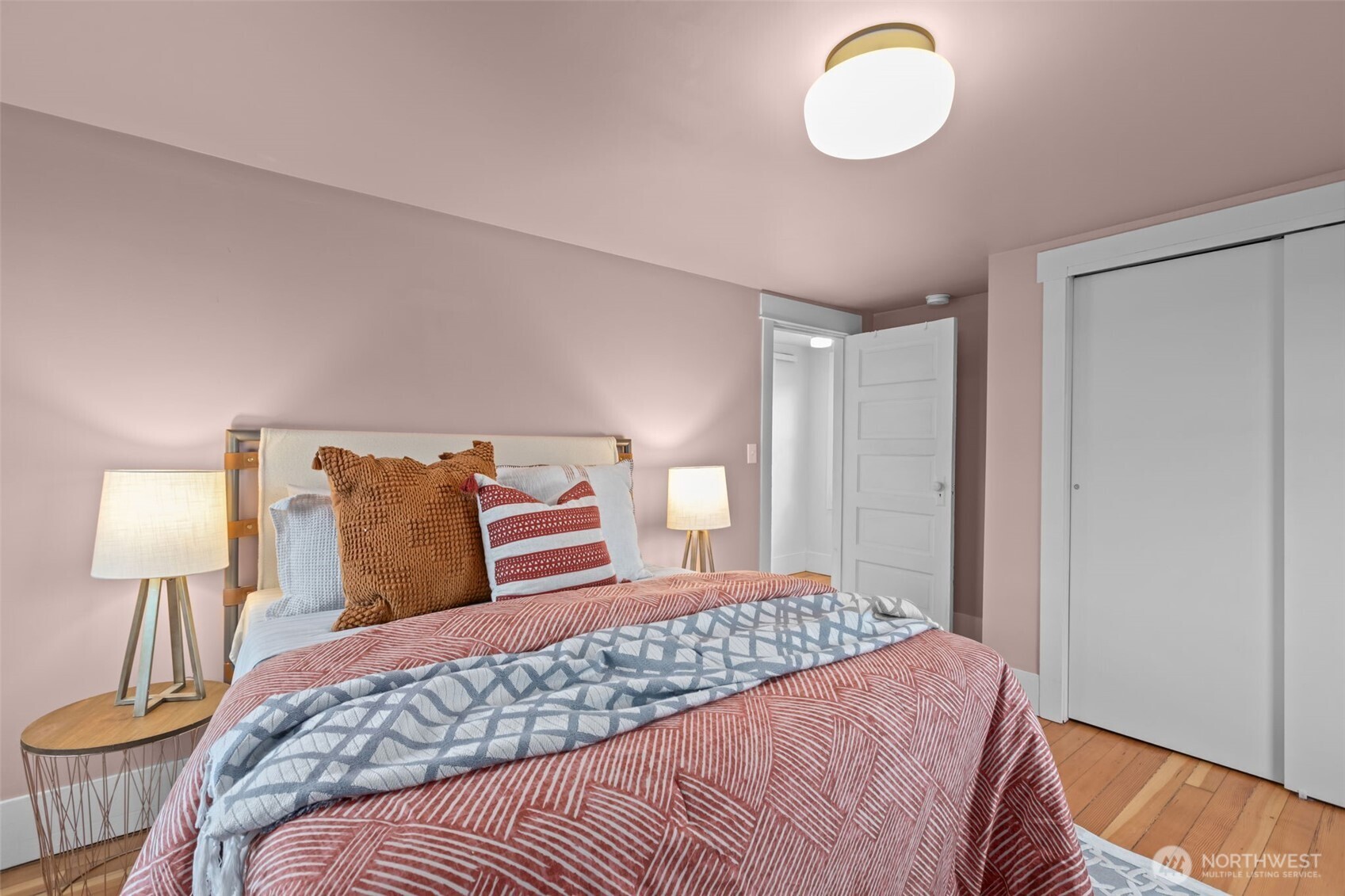 3915 SW Hinds Street , Seattle, WA 98116