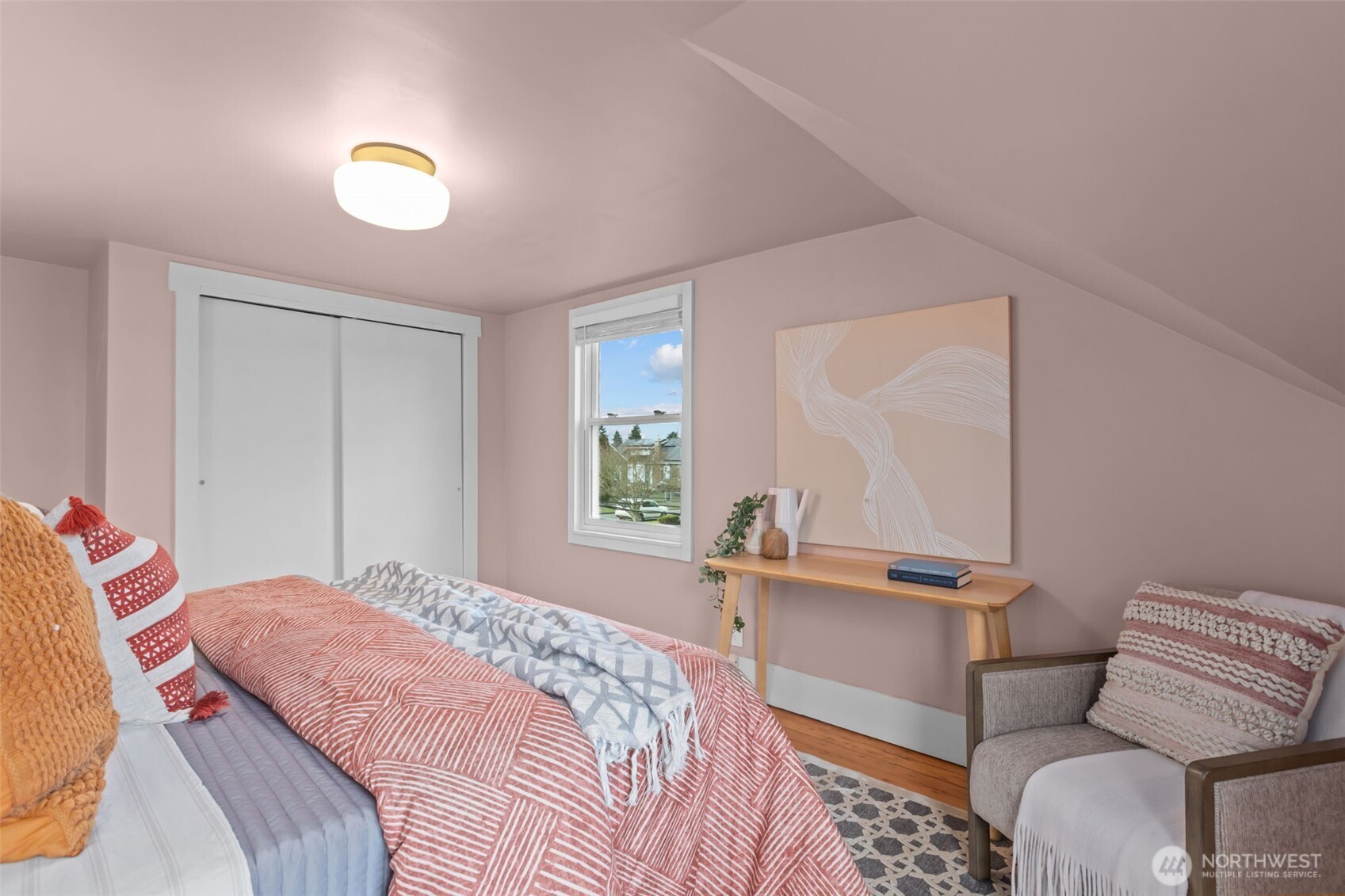 3915 SW Hinds Street , Seattle, WA 98116