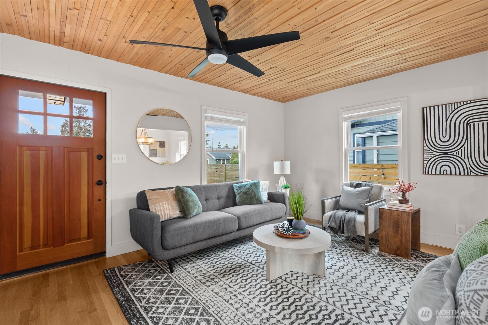 3915 SW Hinds Street , Seattle, WA 98116