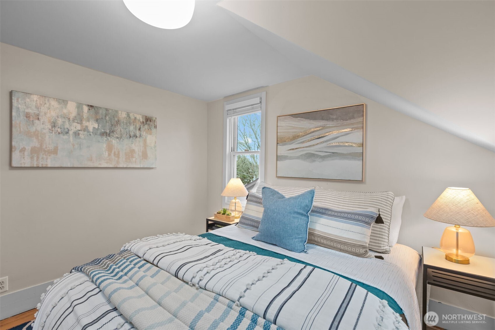 3915 SW Hinds Street , Seattle, WA 98116