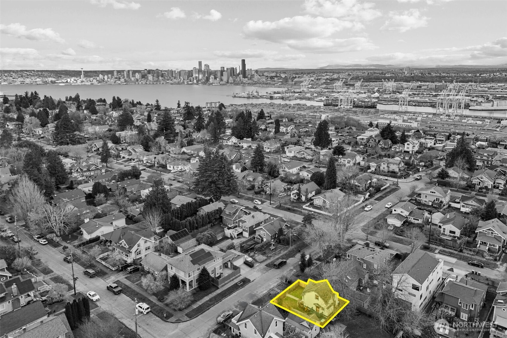 3915 SW Hinds Street , Seattle, WA 98116