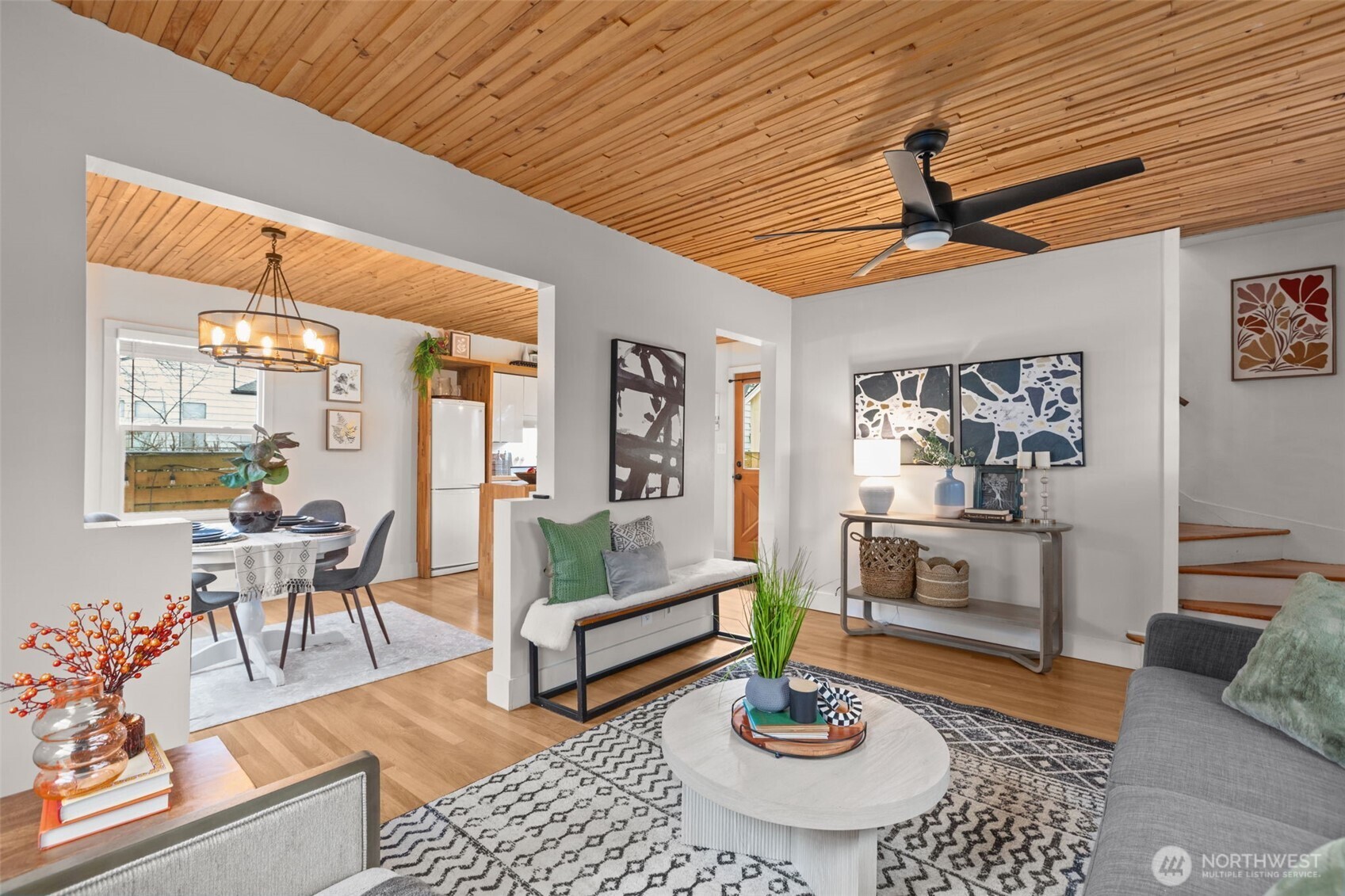 3915 SW Hinds Street , Seattle, WA 98116