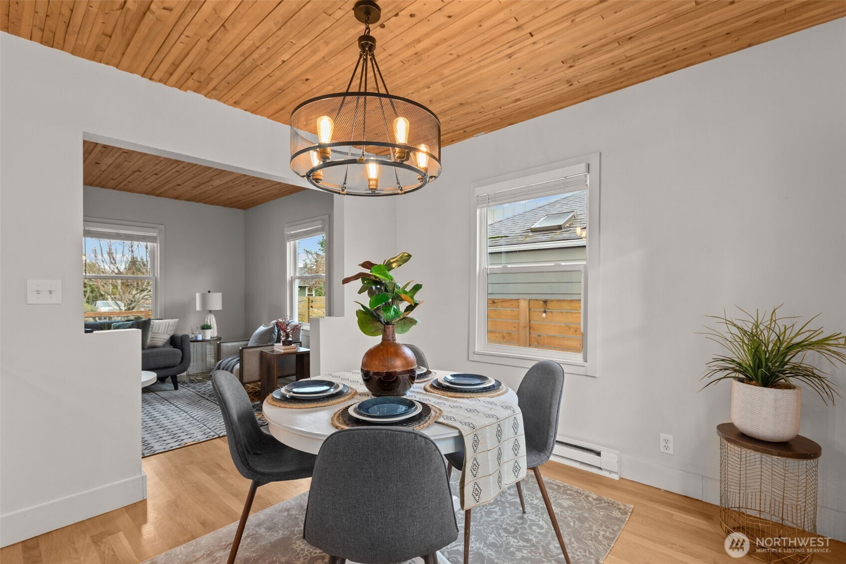 3915 SW Hinds Street , Seattle, WA 98116