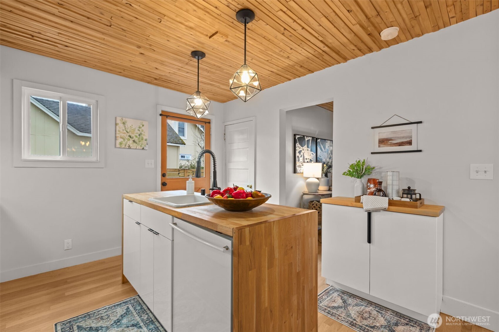 3915 SW Hinds Street , Seattle, WA 98116