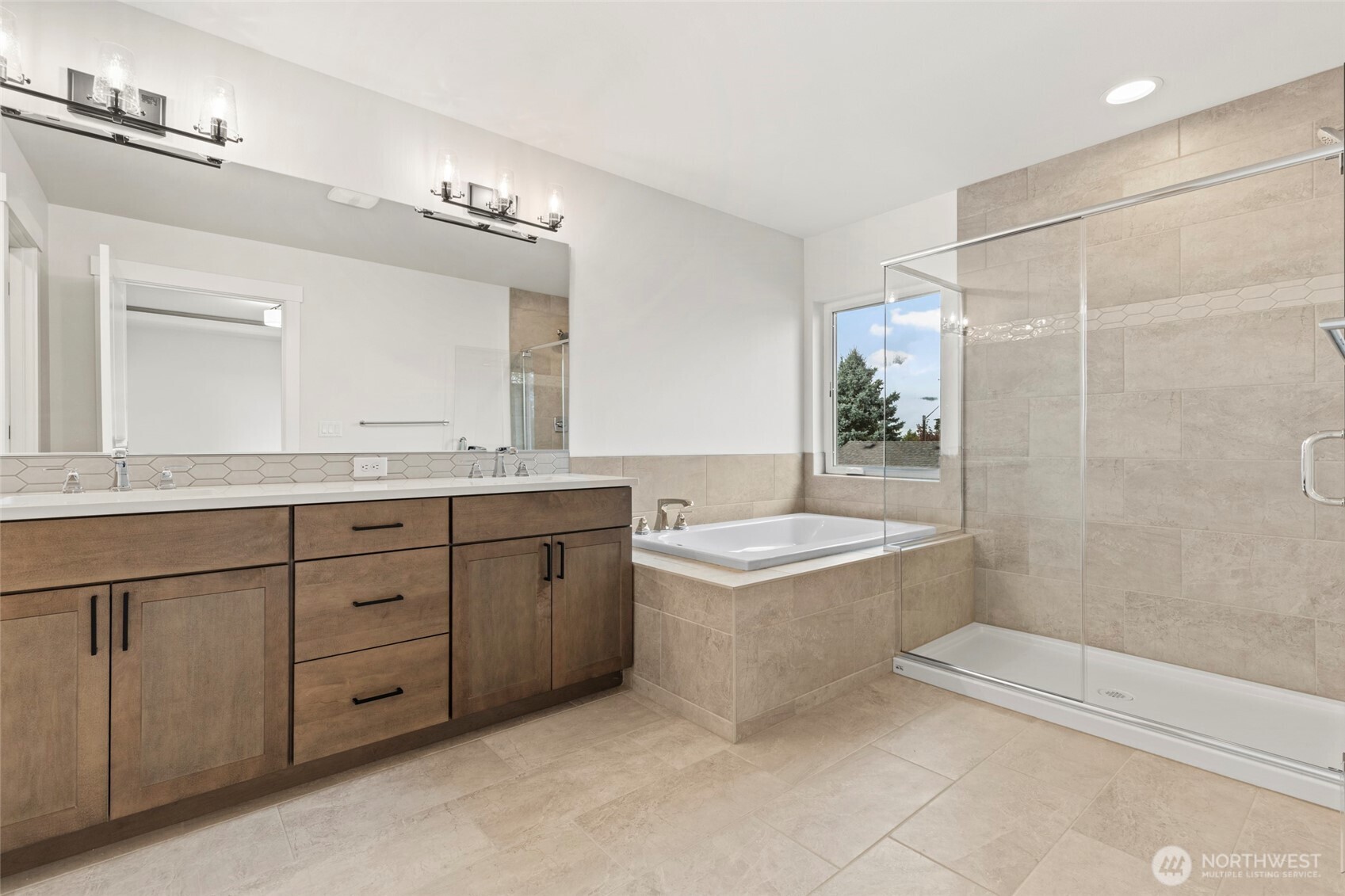 1573 Lockridge Loop E, Enumclaw, WA 98022