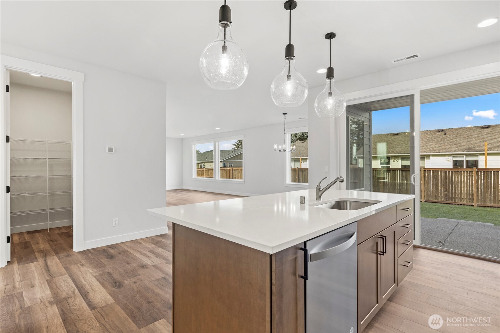 1573 Lockridge Loop E, Enumclaw, WA 98022