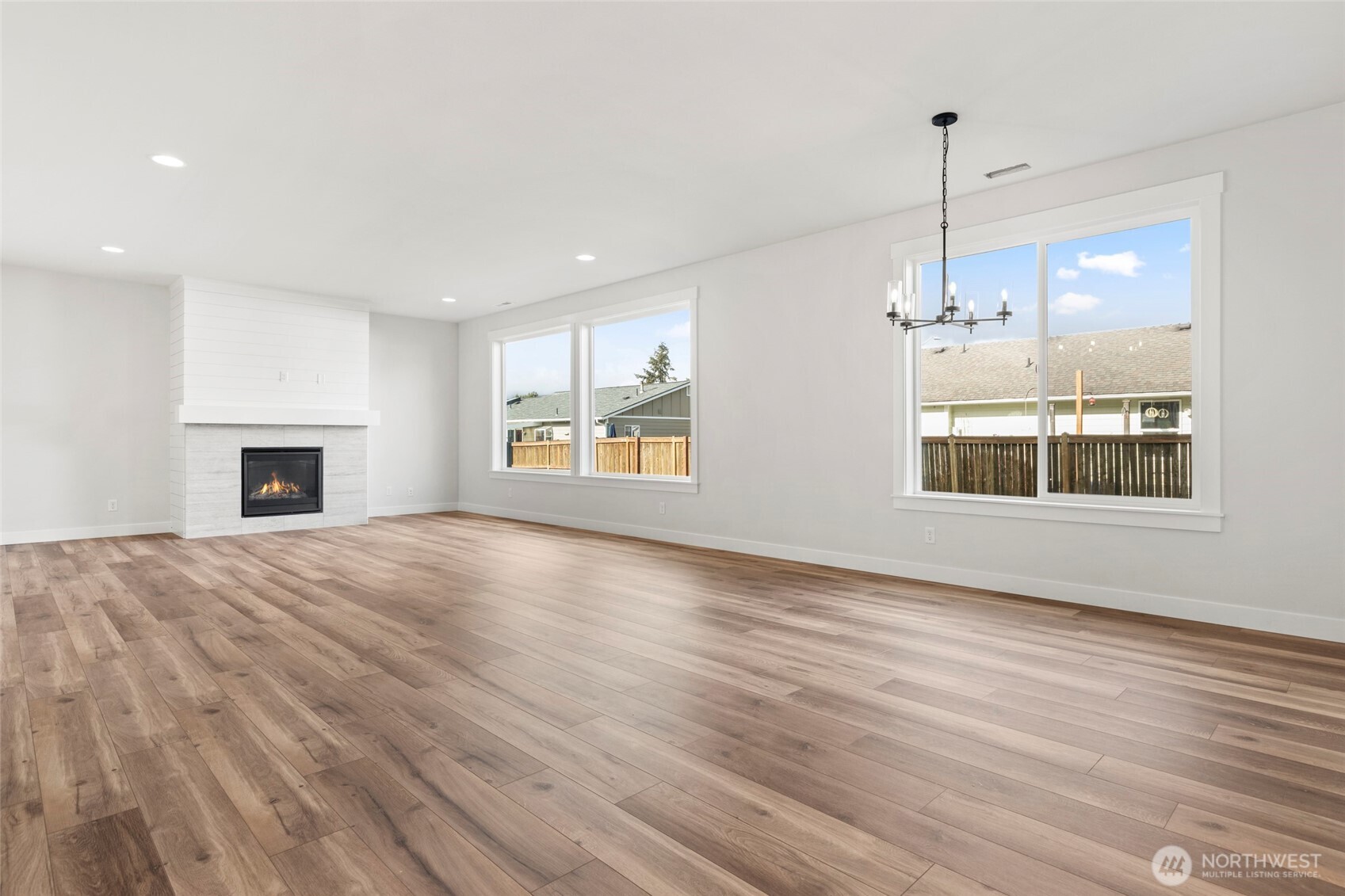 1573 Lockridge Loop E, Enumclaw, WA 98022