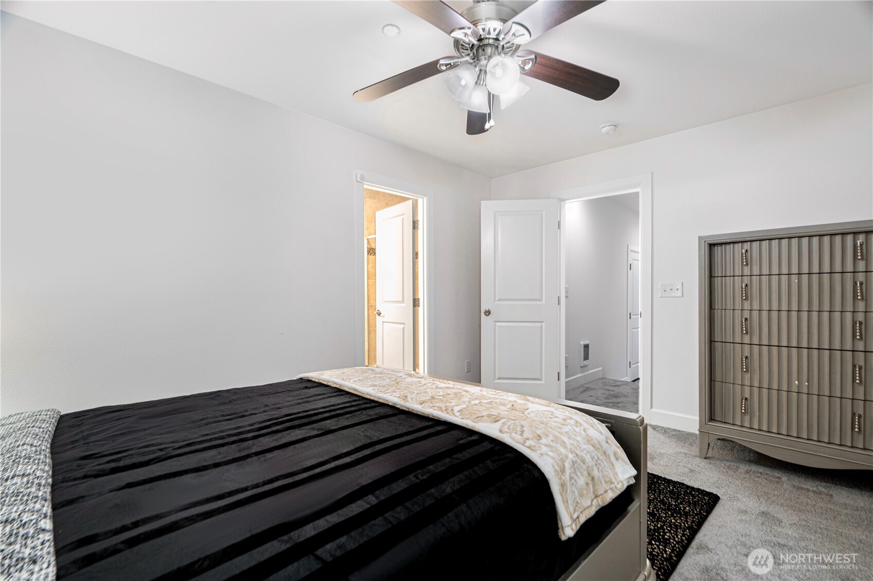 20042 94th Avenue NE, Bothell, WA 98011