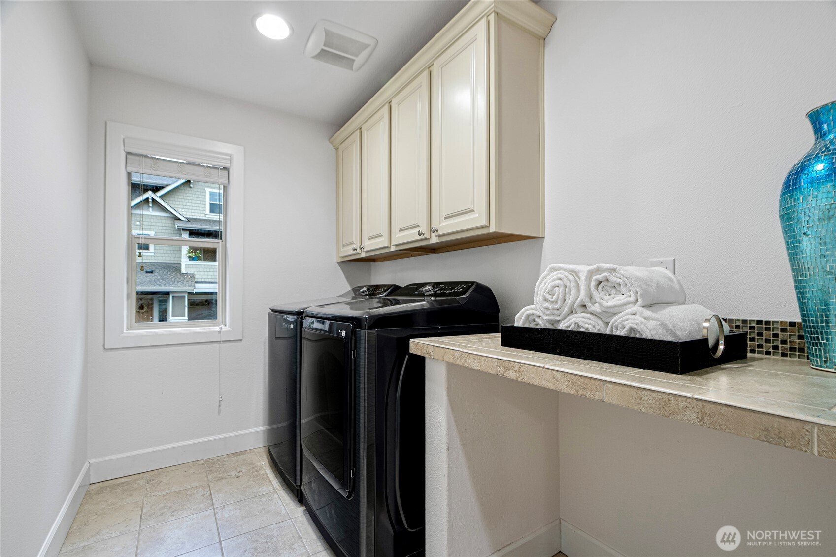 20042 94th Avenue NE, Bothell, WA 98011