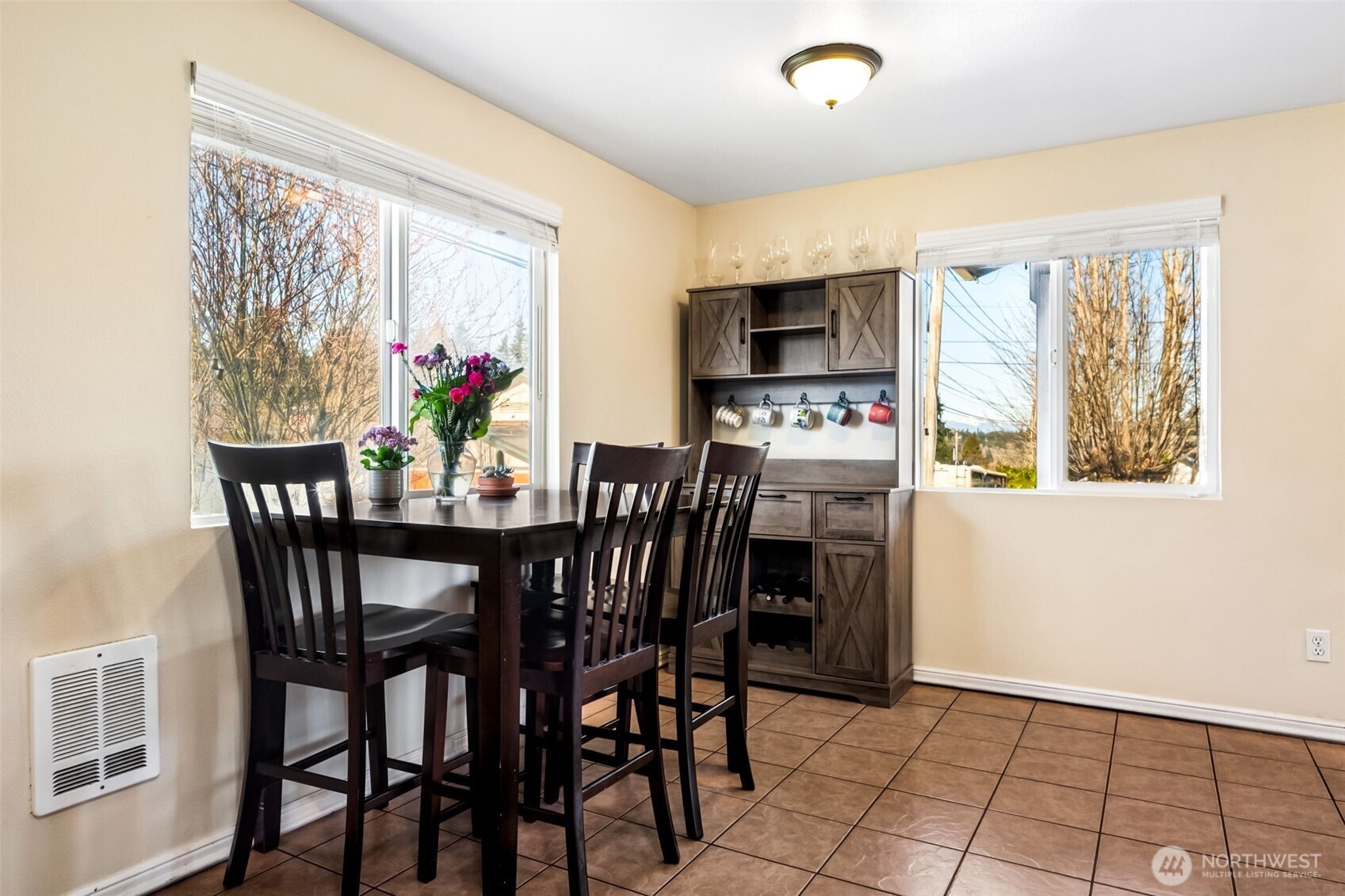 405 E Bellevue Avenue , Shelton, WA 98584