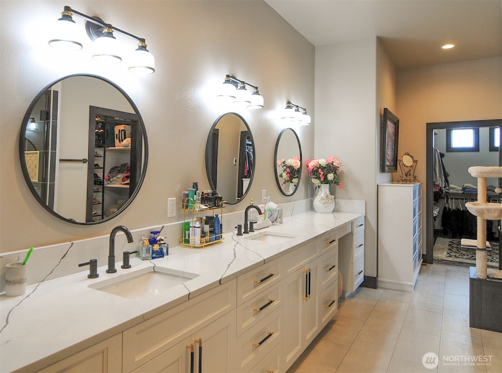 613 S Perry Avenue , East Wenatchee, WA 98802