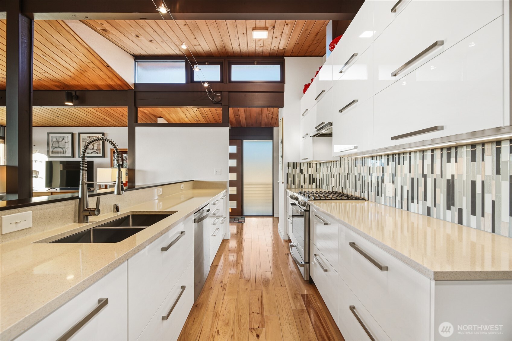 18600 4th Avenue SW, Normandy Park, WA 98166