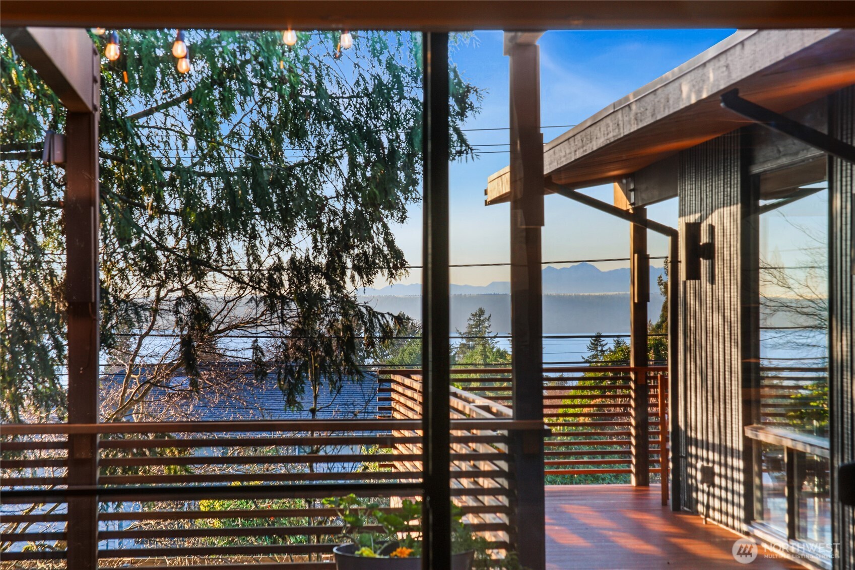 18600 4th Avenue SW, Normandy Park, WA 98166