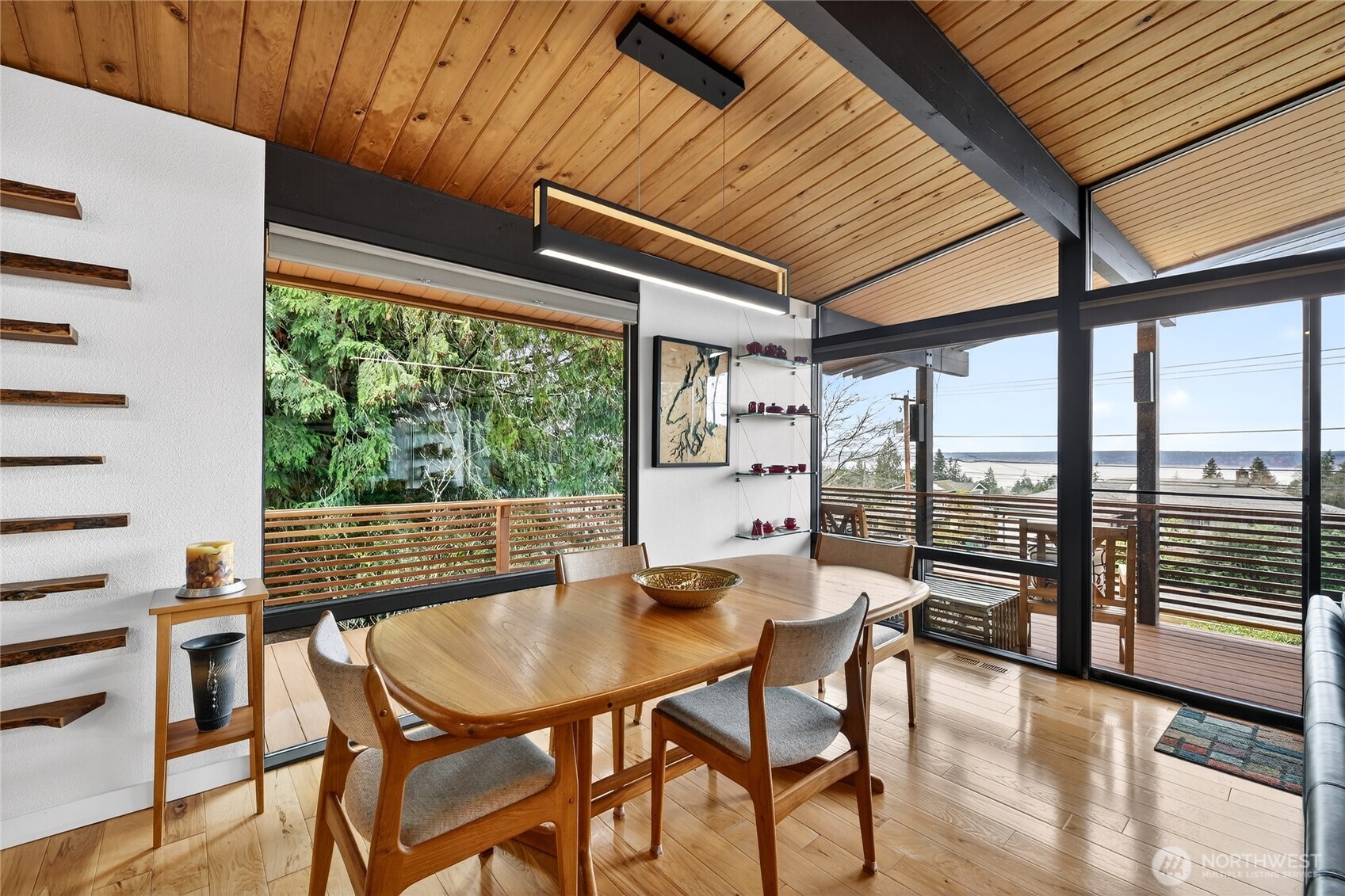 18600 4th Avenue SW, Normandy Park, WA 98166