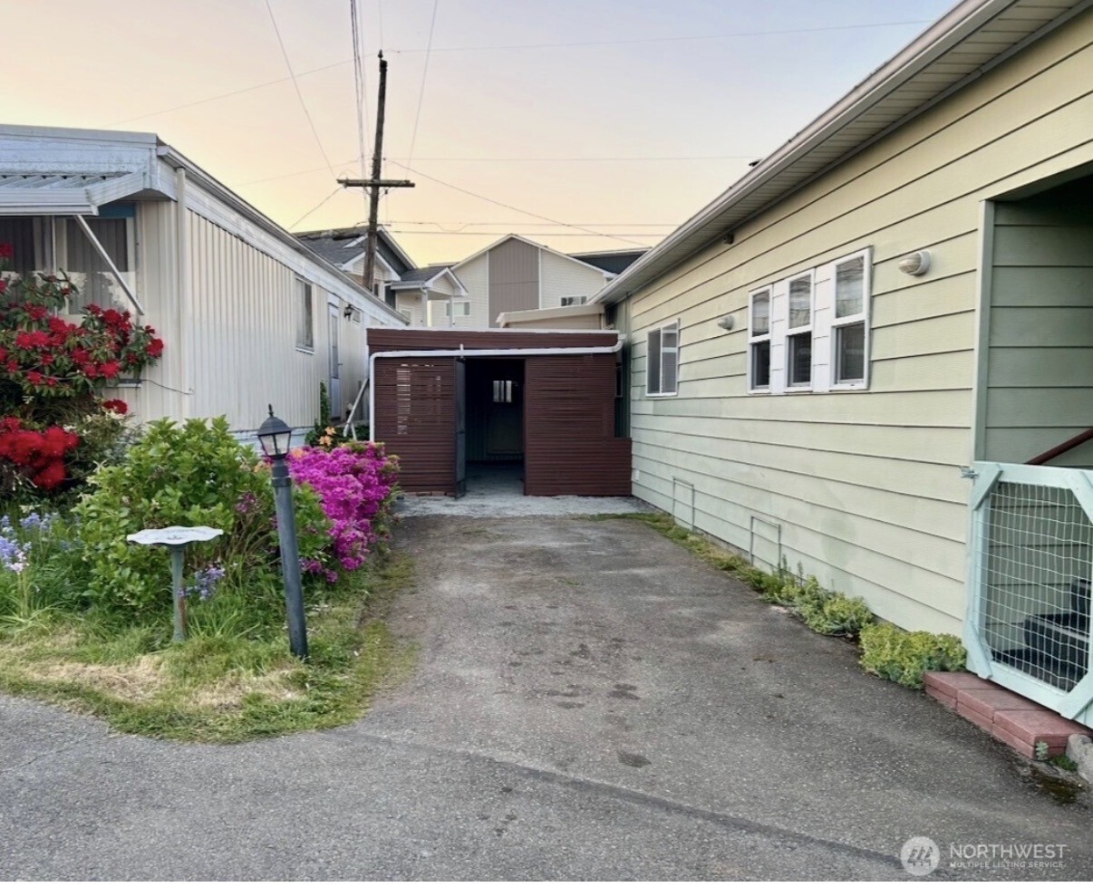 18501 52nd Avenue #6, Lynnwood, WA 98037