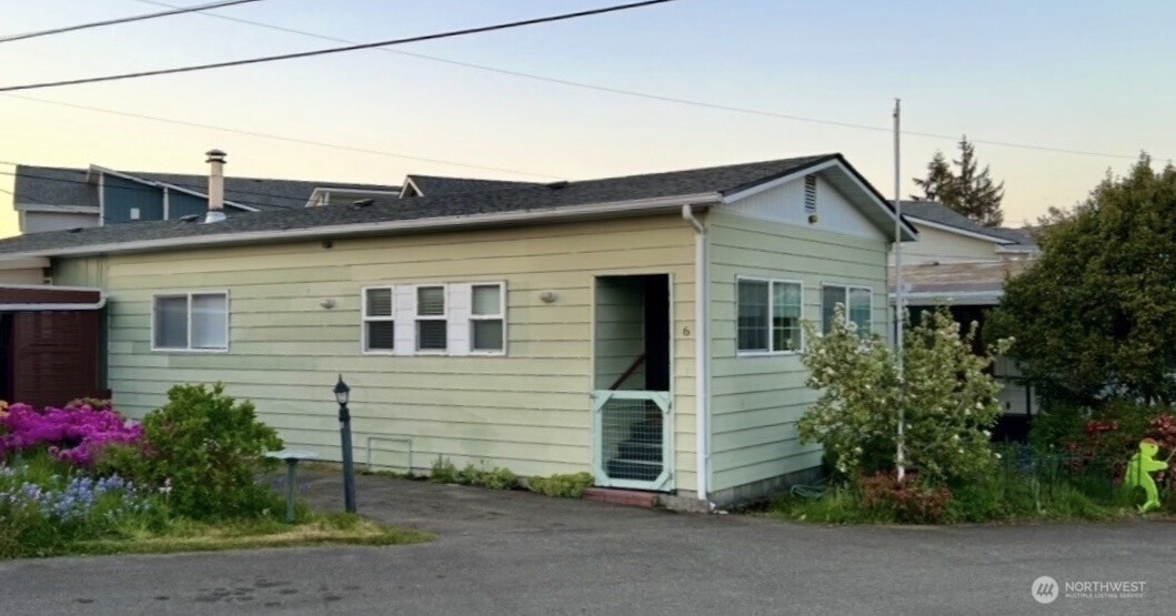 18501 52nd Avenue #6, Lynnwood, WA 98037