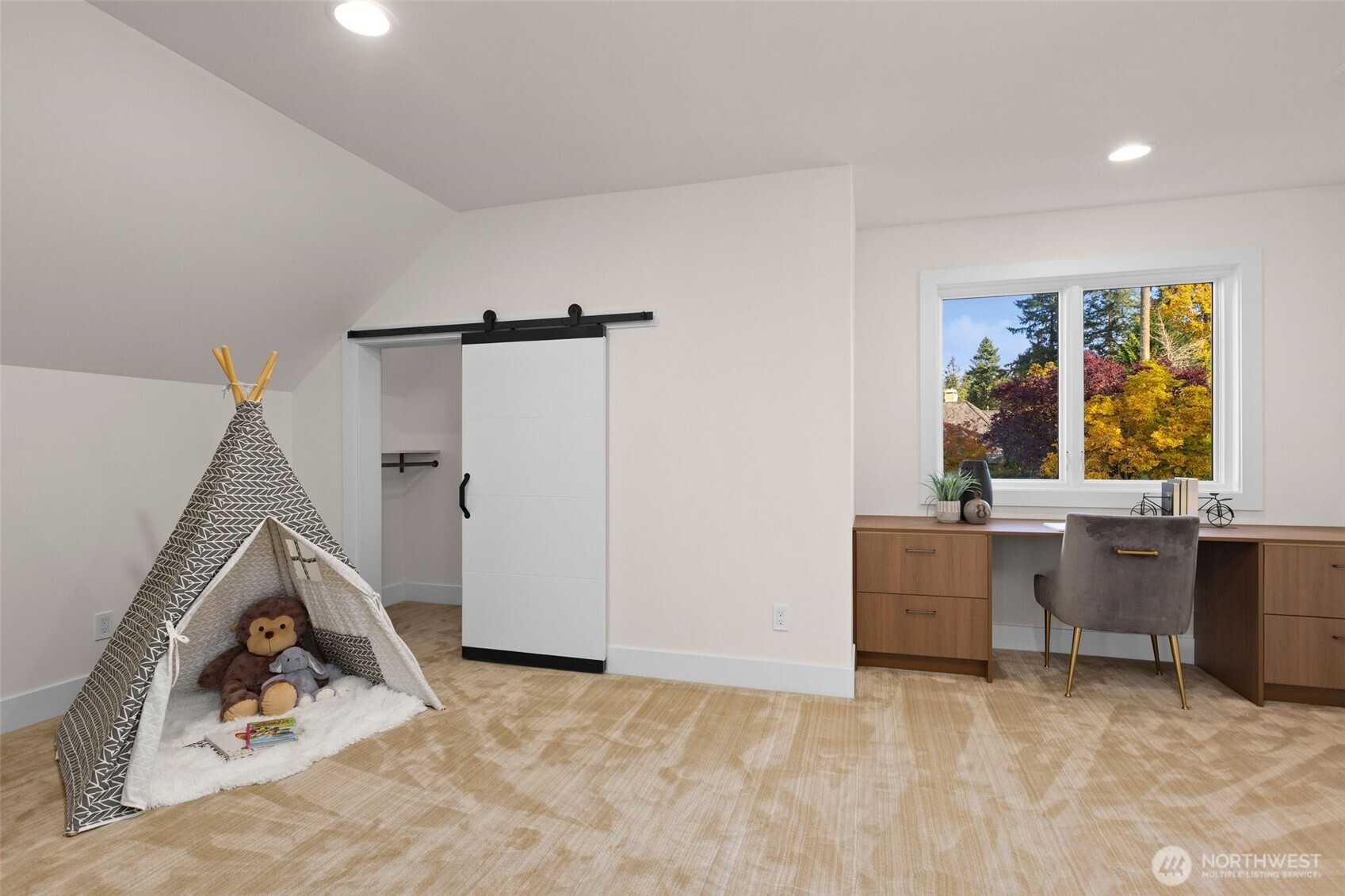 105 Windsor Drive SE, Sammamish, WA 98074