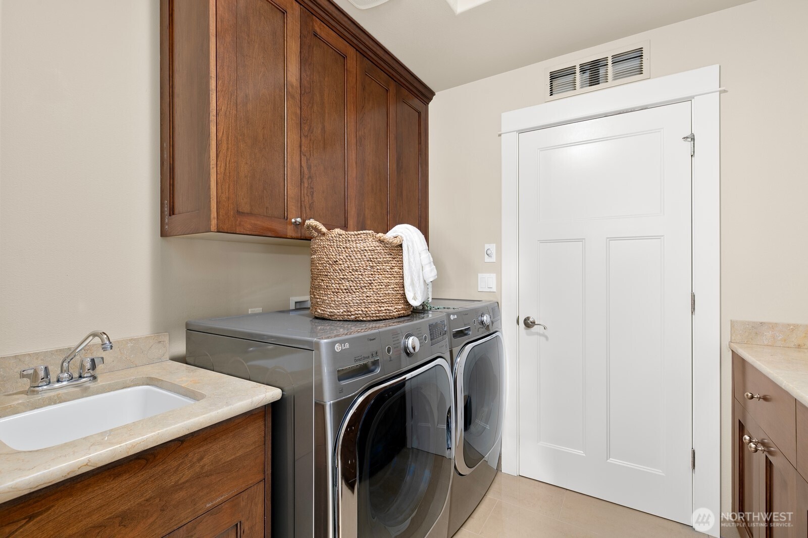 9026 NE 127th Place , Kirkland, WA 98034