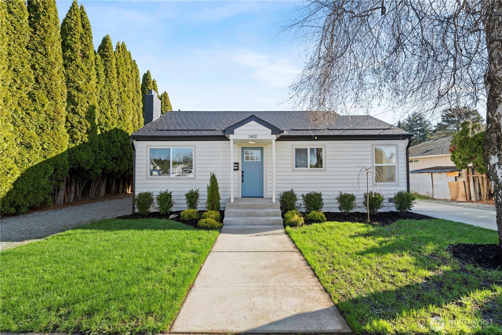 1802 Douglas Street , Mount Vernon, WA 98273