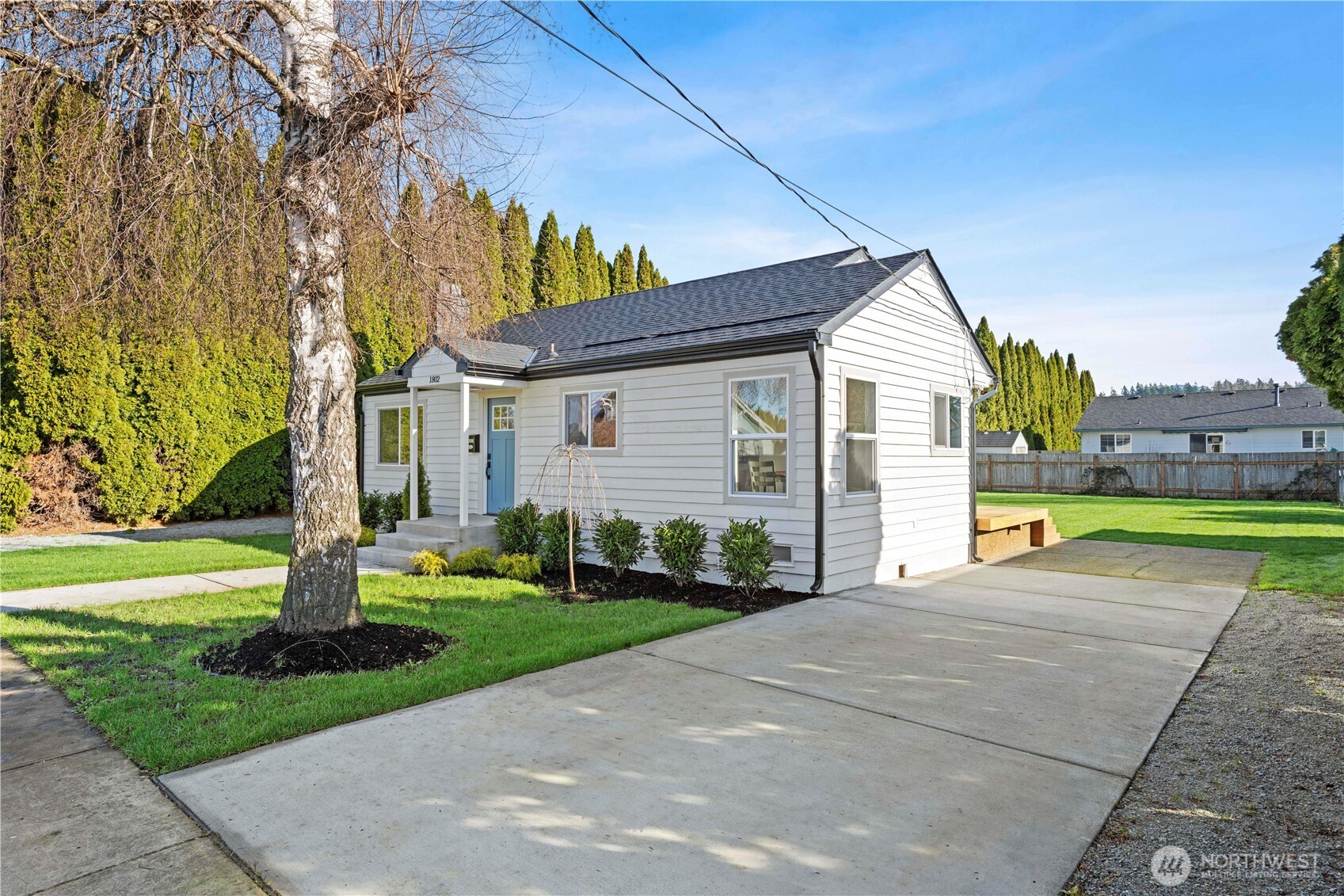 1802 Douglas Street , Mount Vernon, WA 98273